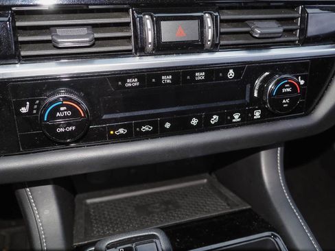 Used 2023 Nissan Pathfinder SL AWD/4WD image 14