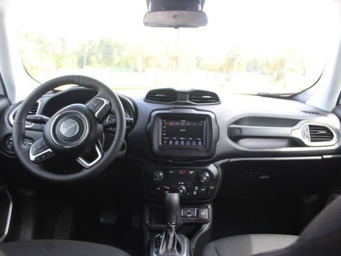 Used 2018 Jeep Renegade Latitude image 17