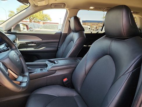 Used 2024 Toyota Grand Highlander XLE image 11