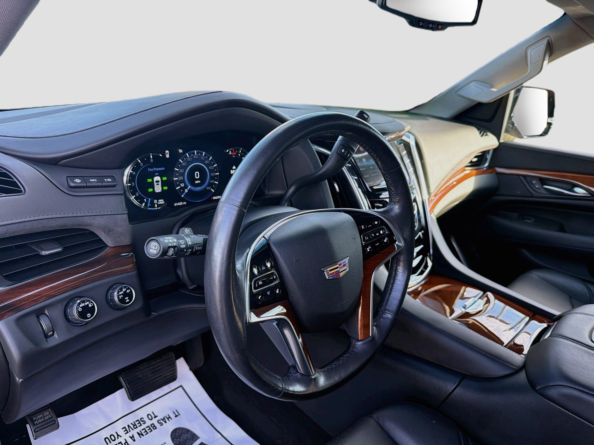 Used 2016 Cadillac Escalade Luxury AWD/4WD image 9