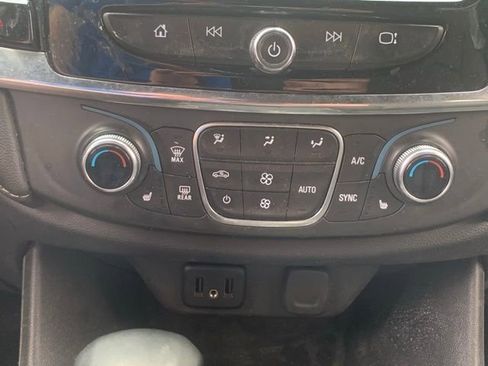 Used 2023 Chevrolet Traverse LT AWD/4WD image 16