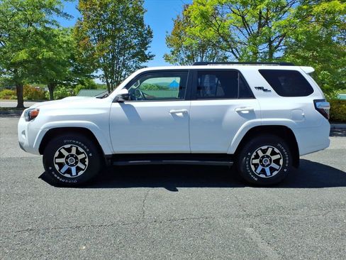 Used 2020 Toyota 4Runner TRD Off-Road AWD/4WD image 13