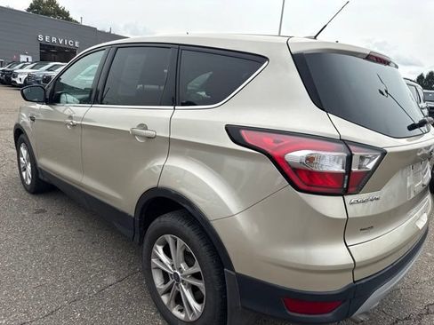 Used 2017 Ford Escape SE w/ SE Cold Weather Package AWD/4WD image 8