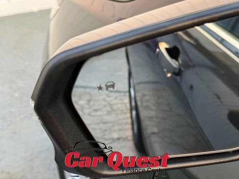 Used 2019 Chevrolet Equinox LT w/ Driver Convenience Package FWD image 24