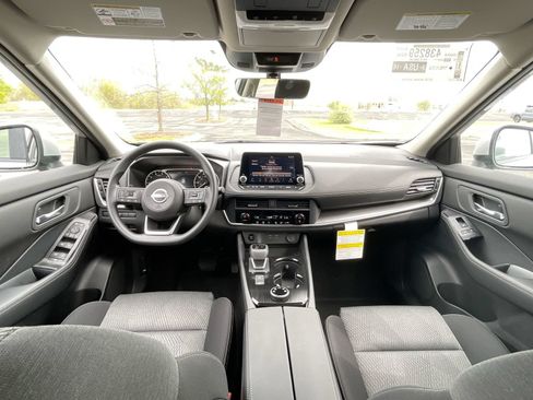 Used 2024 Nissan Rogue SV AWD/4WD image 24