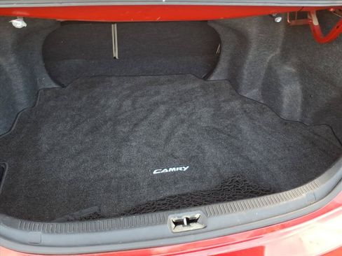Used 2010 Toyota Camry LE FWD image 11