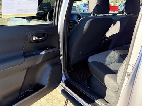 Used 2020 Toyota Tacoma TRD Sport image 10