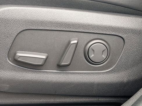 Used 2024 Kia Carnival LX FWD image 23
