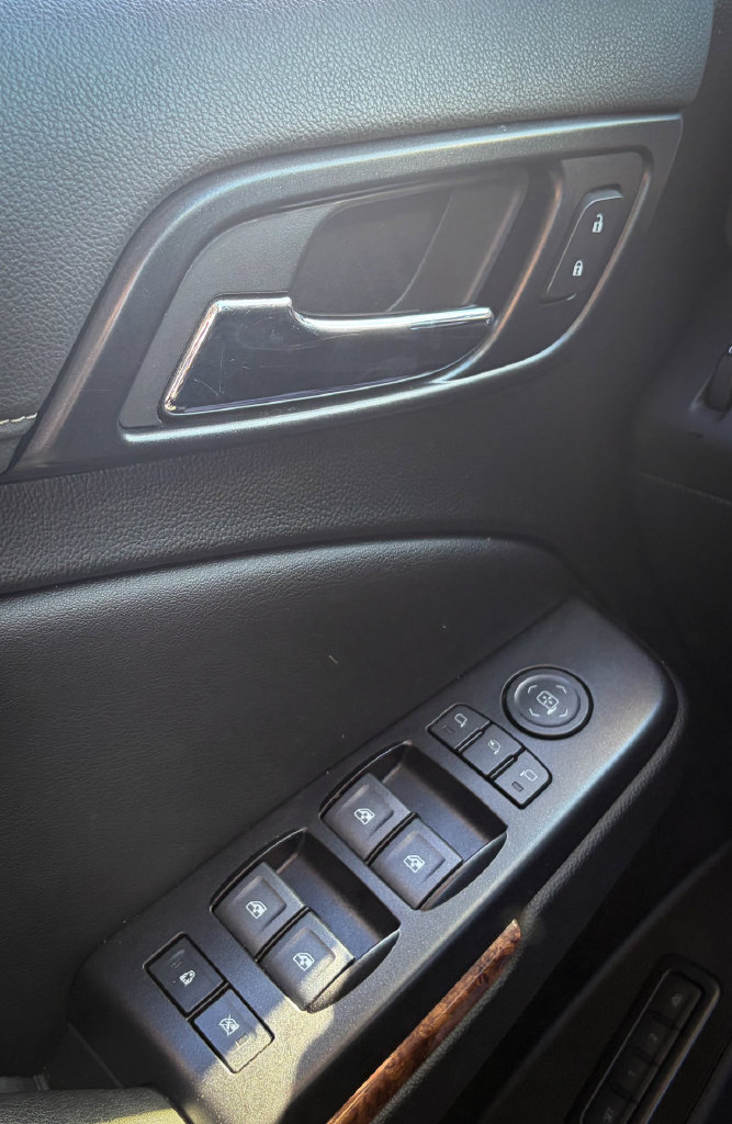 Used 2020 Chevrolet Suburban Premier AWD/4WD image 12