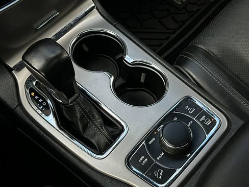 Used 2021 Jeep Grand Cherokee Overland AWD/4WD image 22