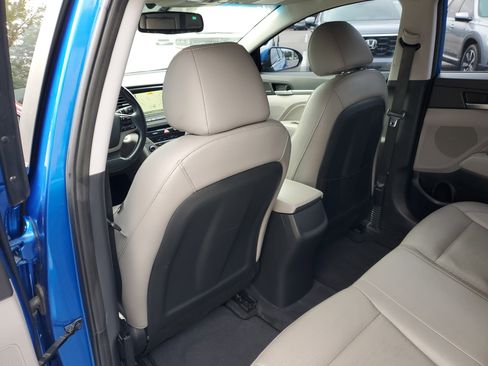 Used 2017 Hyundai Elantra Limited w/ Limited Tech Package 04 image 20