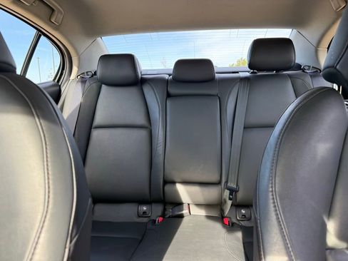 Used 2024 MAZDA MAZDA3 s image 21