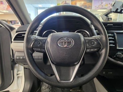 Used 2018 Toyota Camry LE FWD image 17