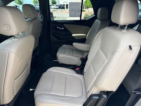 Used 2023 Chevrolet Traverse LT FWD image 31