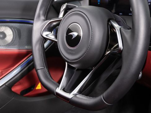 Used 2025 McLaren Artura Spider image 31