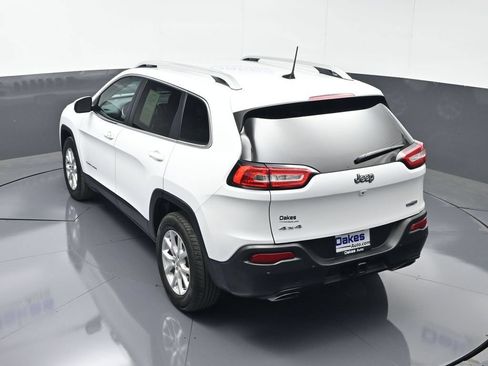 Used 2018 Jeep Cherokee Latitude Plus w/ Cold Weather Group AWD/4WD image 49