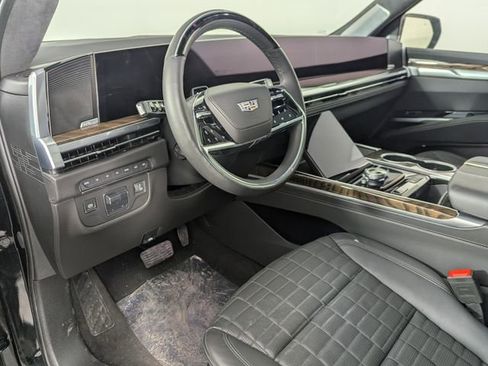 Used 2025 Cadillac Escalade Premium Luxury Platinum image 10