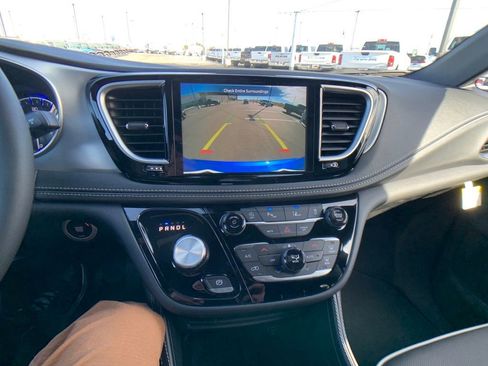 New 2026 Chrysler Pacifica Limited AWD/4WD image 20