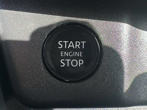 Used 2025 Nissan Rogue SV FWD image 23