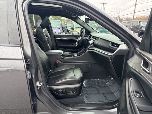 Certified 2024 Jeep Grand Cherokee Limited image 30