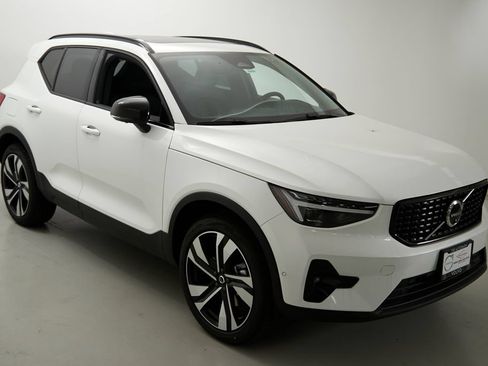 New 2026 Volvo XC40 B5 Ultra w/ Climate Package AWD/4WD image 4