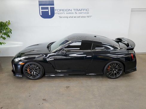 Used 2021 Nissan GT-R Premium image 21