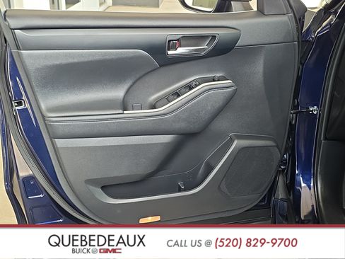 Used 2023 Toyota Highlander XLE FWD image 9