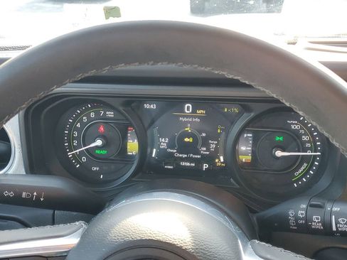 Used 2025 Jeep Wrangler Unlimited Sahara w/ Safety Group AWD/4WD image 26