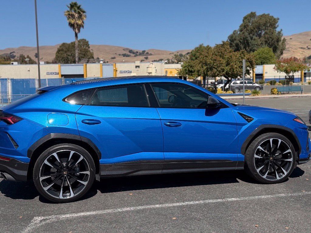 Used 2020 Lamborghini Urus AWD/4WD image 35