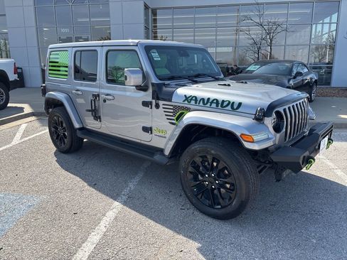 Used 2021 Jeep Wrangler Unlimited Sahara AWD/4WD image 33