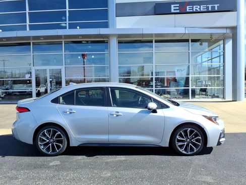 Used 2022 Toyota Corolla SE image 2