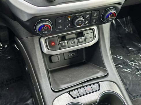 Used 2020 GMC Acadia SLT FWD image 22