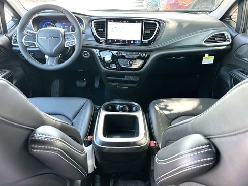 New 2026 Chrysler Pacifica Select image 25