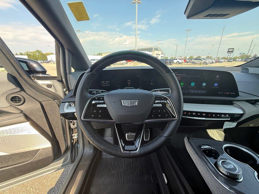 Used 2025 Cadillac Optiq Sport 2 w/ LPO, Floor Liner Package AWD/4WD image 19