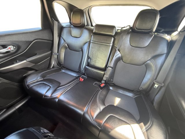 Used 2019 Jeep Cherokee Latitude Plus AWD/4WD image 11