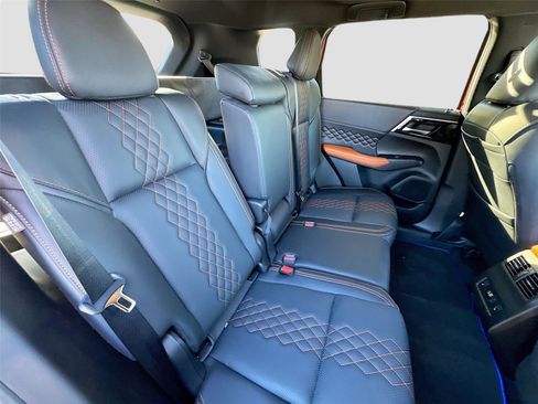 New 2025 Mitsubishi Outlander SEL image 28