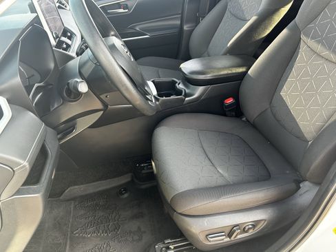 Used 2023 Toyota RAV4 AWD Hybrid image 19