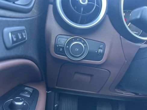 Used 2018 Alfa Romeo Stelvio Ti image 33