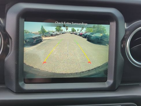 Used 2022 Jeep Wrangler Unlimited Sahara AWD/4WD image 23