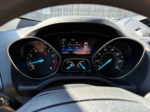 Used 2017 Ford Escape SE image 19