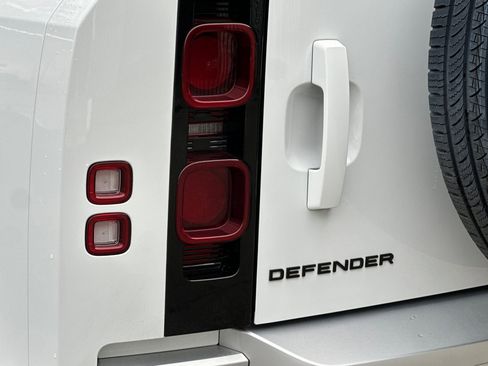 Used 2025 Land Rover Defender 110 S image 14