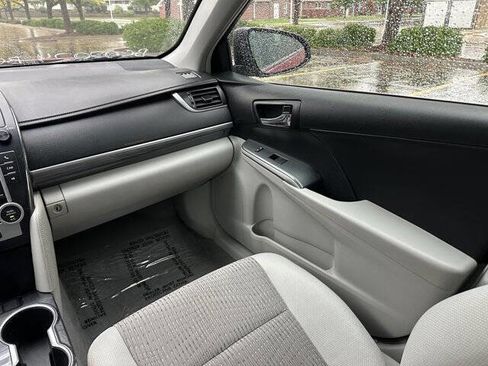Used 2013 Toyota Camry LE image 19