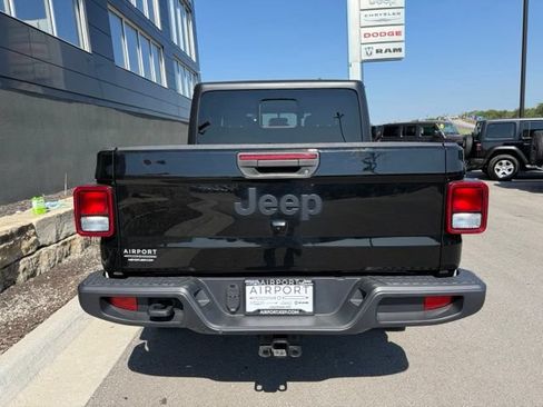 Used 2022 Jeep Gladiator Sport AWD/4WD image 4