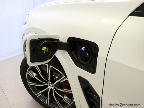 Used 2026 BMW X5 xDrive50e w/ M Sport Package image 10