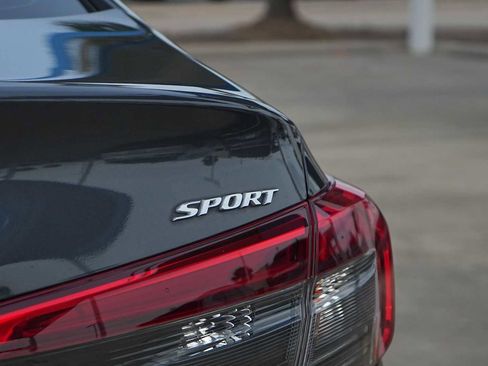 Used 2022 Honda Civic Sport image 8