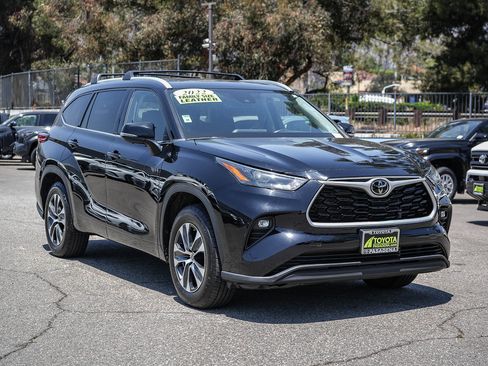 Used 2022 Toyota Highlander XLE FWD image 3