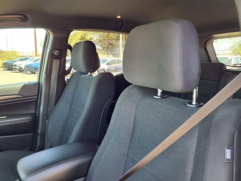 Used 2017 Jeep Grand Cherokee Laredo w/ Quick Order Package 2BE image 26