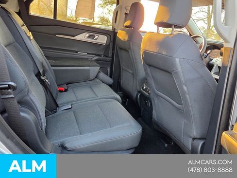 Used 2025 Ford Explorer Active AWD/4WD image 18