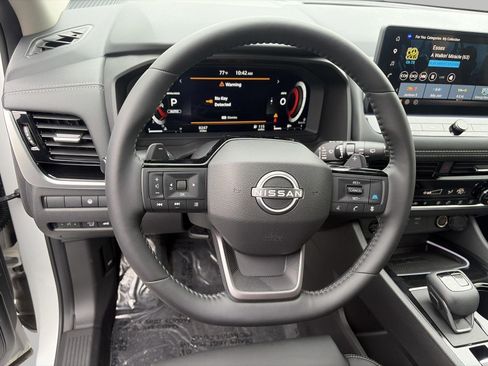 Used 2025 Nissan Rogue SL AWD/4WD image 67