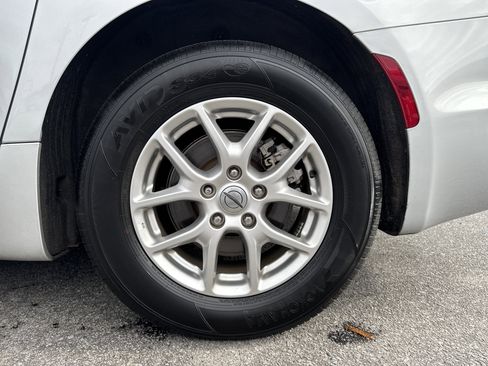 Used 2024 Chrysler Pacifica Touring-L image 20